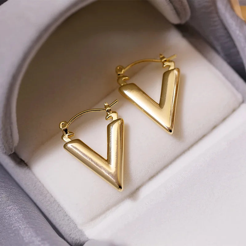 CARLIDANA Luxury Brand Designer Letter V Hoop Earrings Golden Vintage Stainless Steel Earrings Simple Hip-Hop Party Girl Jewelry