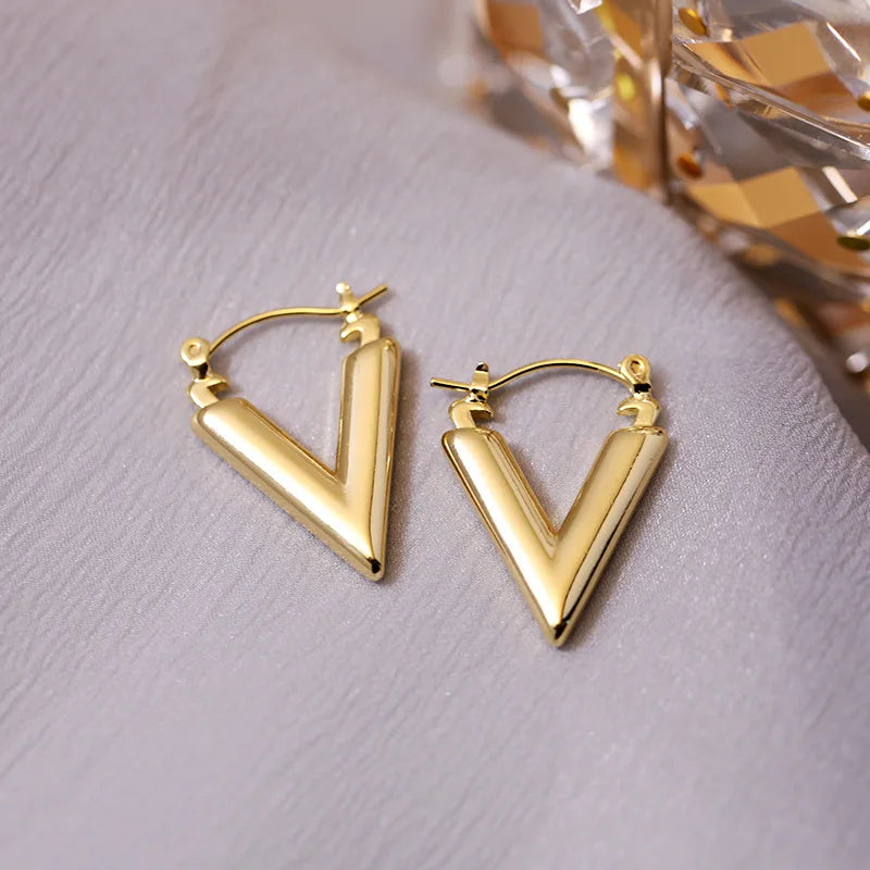 CARLIDANA Luxury Brand Designer Letter V Hoop Earrings Golden Vintage Stainless Steel Earrings Simple Hip-Hop Party Girl Jewelry